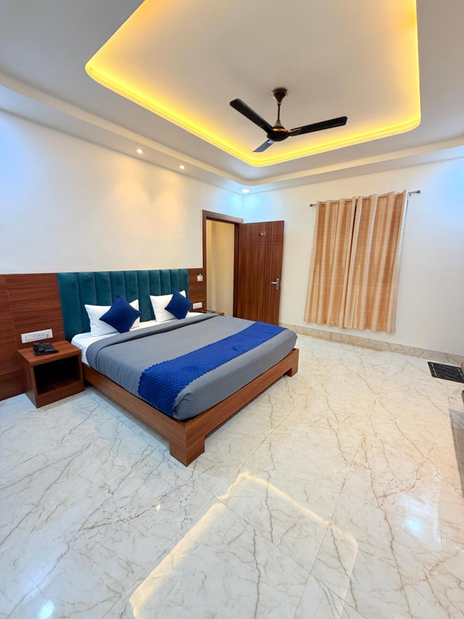 Hotel Tulip Light Матхура Экстерьер фото